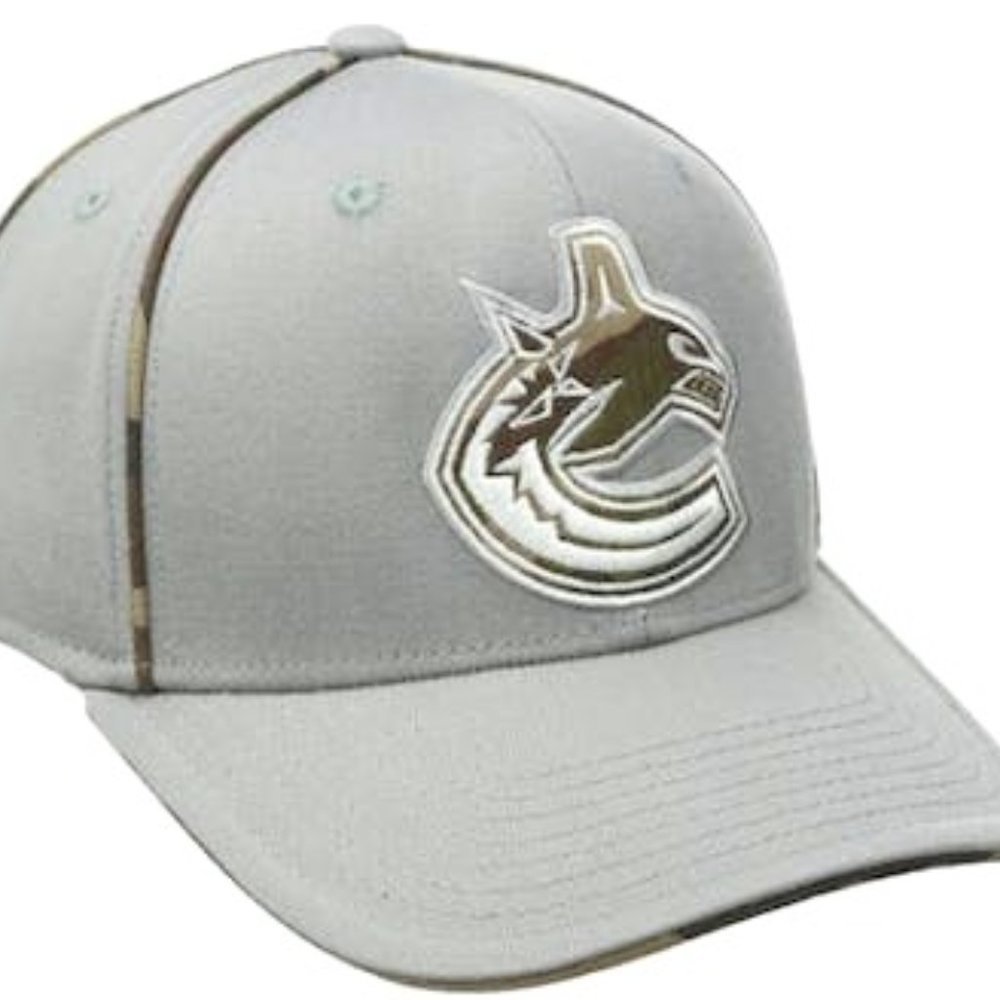 NHL Vancouver Canucks Mens SP17 Gray Camo Structured Flex Cap, Gray, L/X-Large